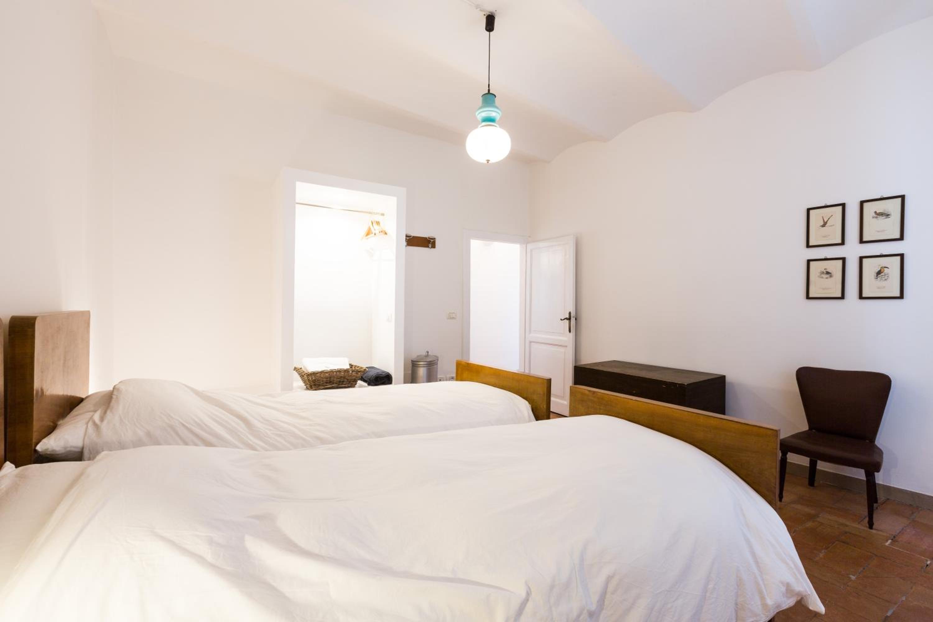 Deluxe Family Suite - Photo 7