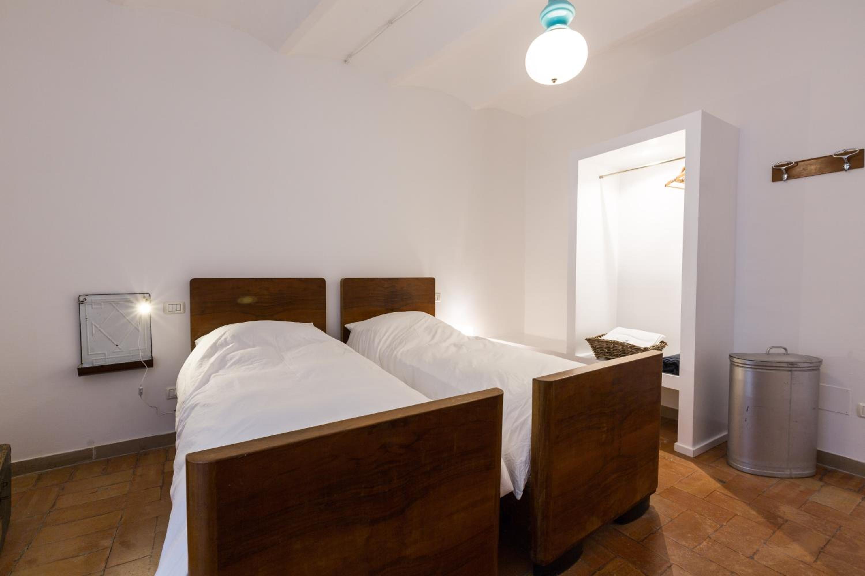Deluxe Family Suite - Photo 19