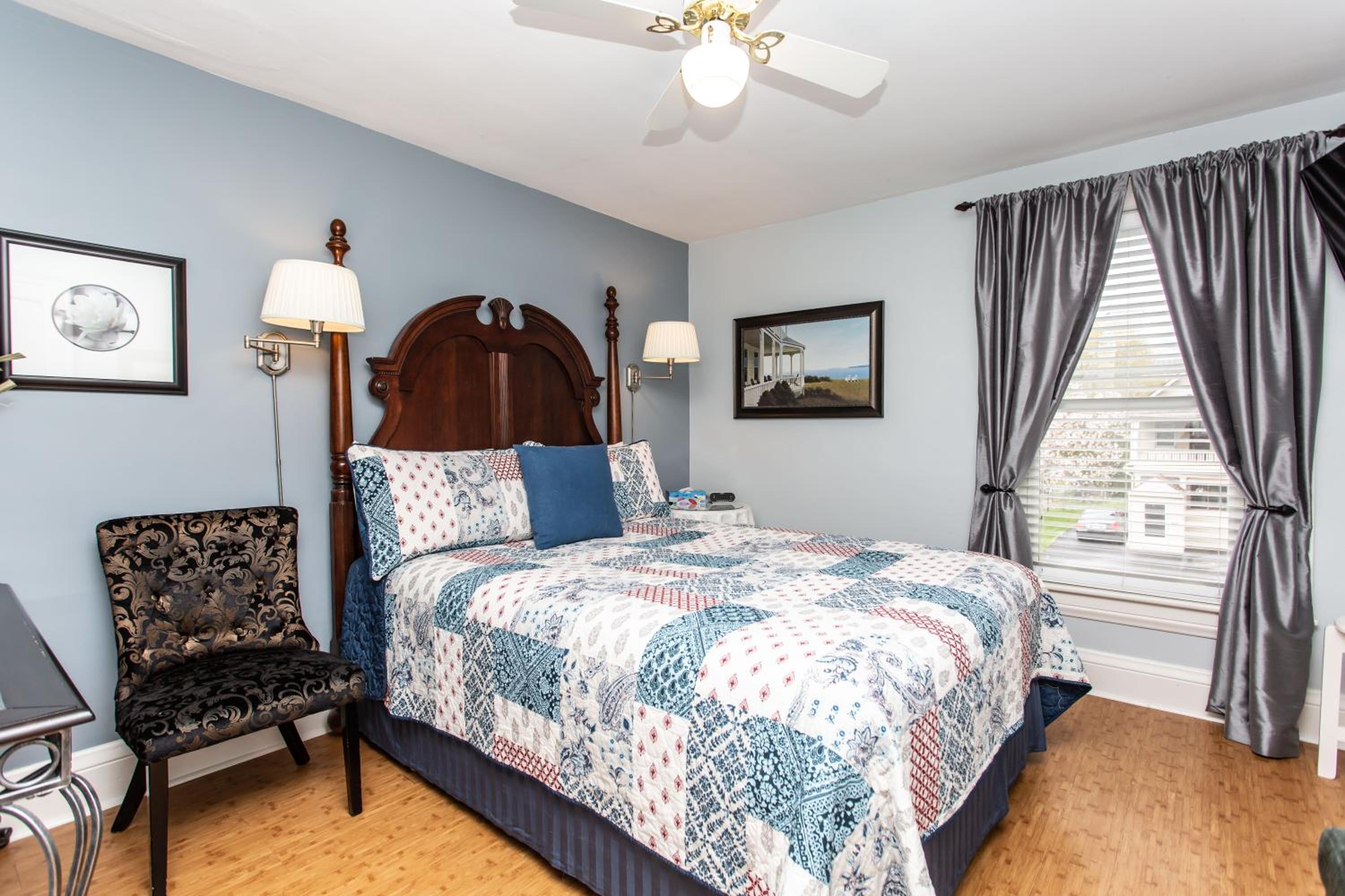 Superior Queen Room - Blue Room photo 1