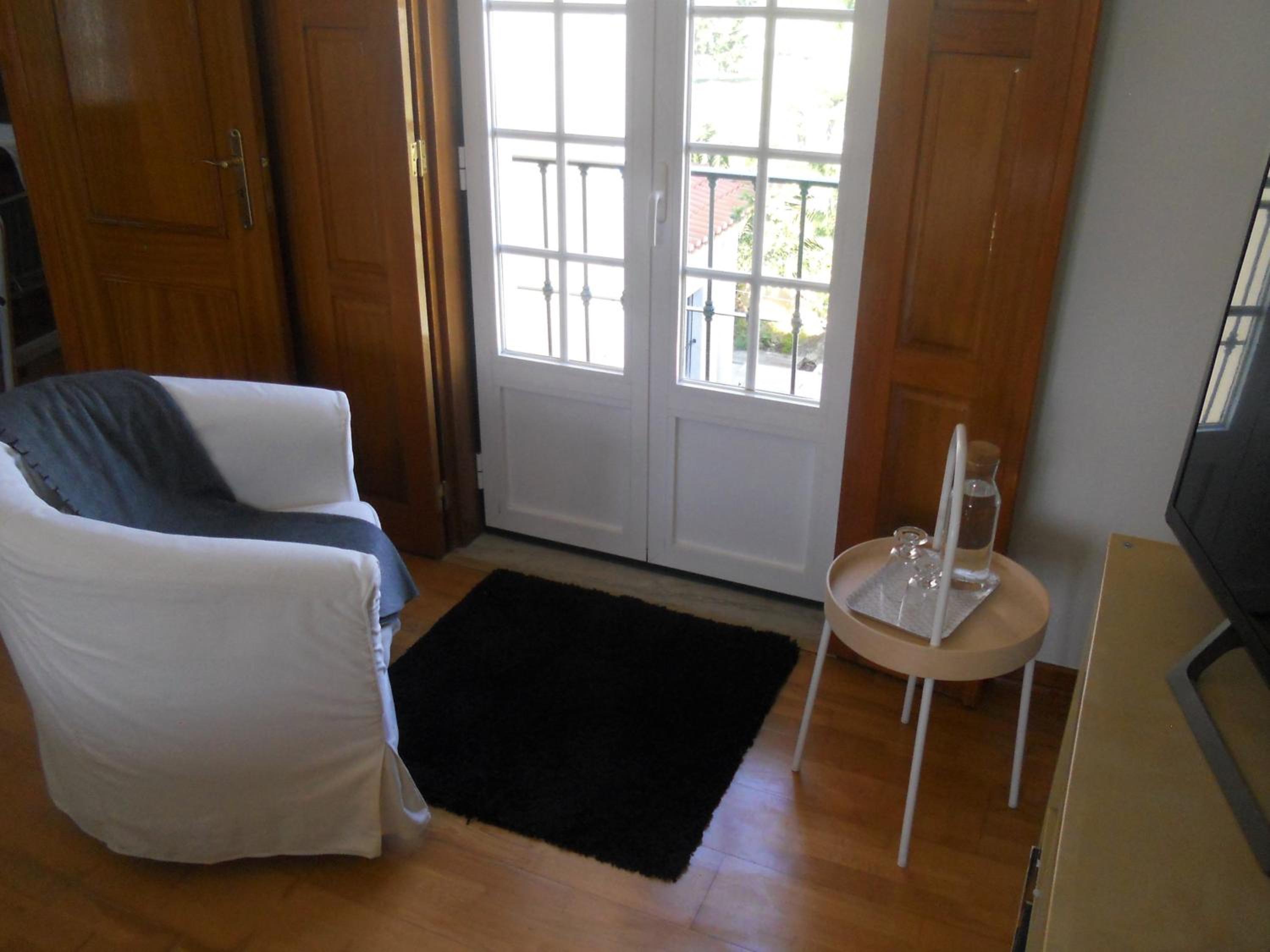 Deluxe Queen Room - Photo 8
