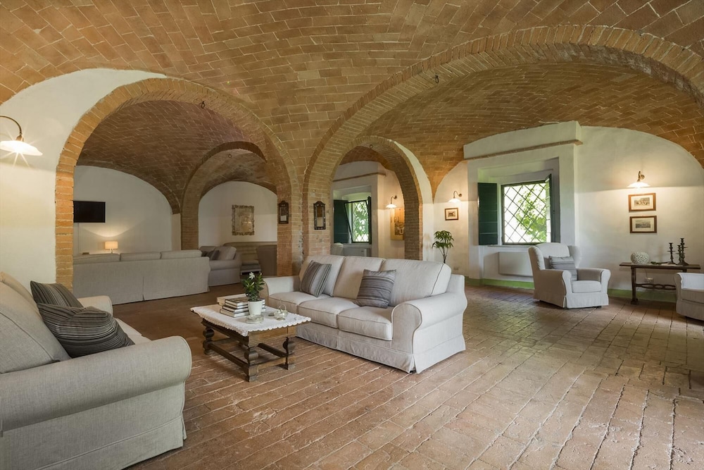 Villa photo 3