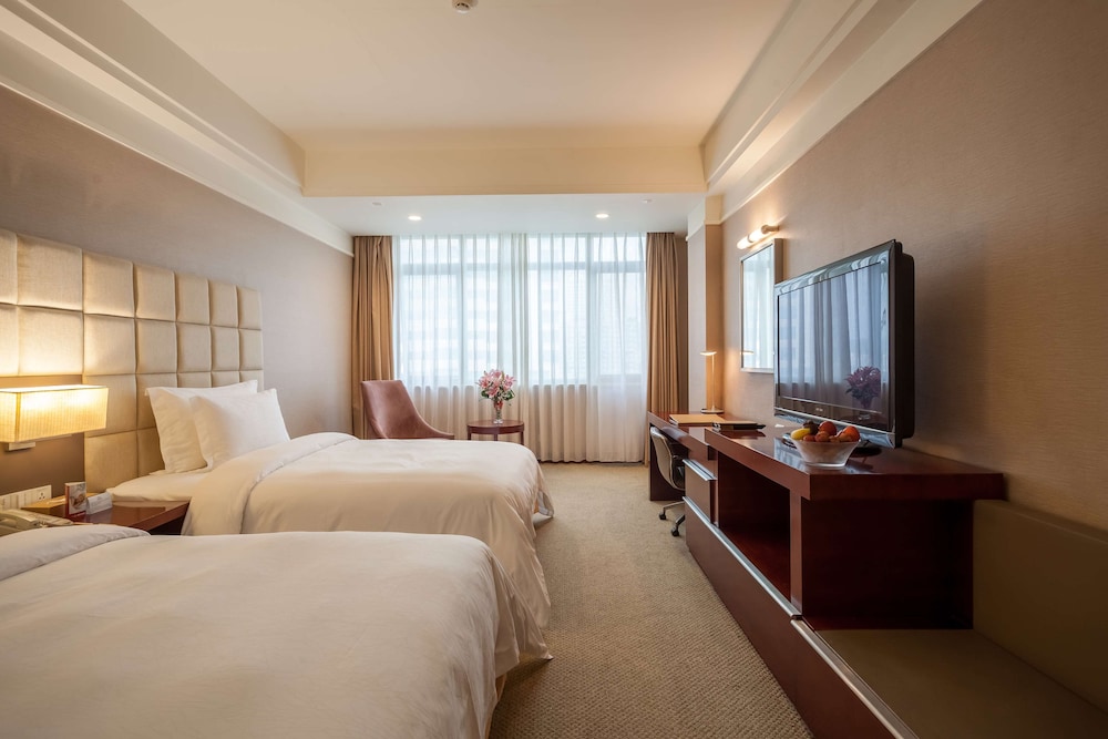Superior Room, 1 King Bed photo 2