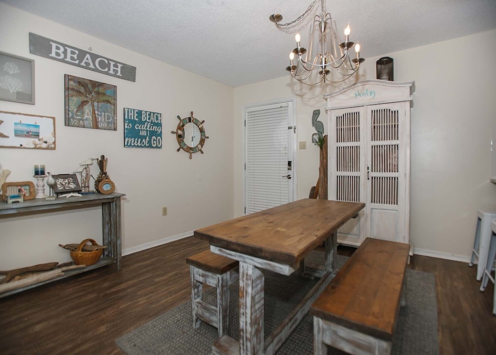 Condo, 2 Bedrooms, 2 Bathrooms photo 2