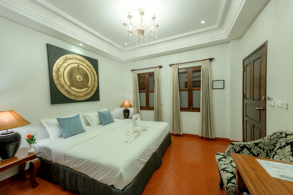Superior King or Twin room - Photo 8