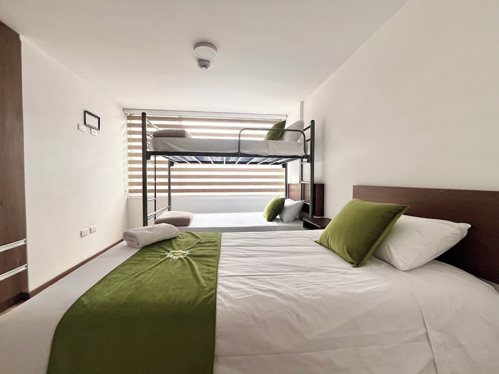 Deluxe Triple Room, City View photo 2