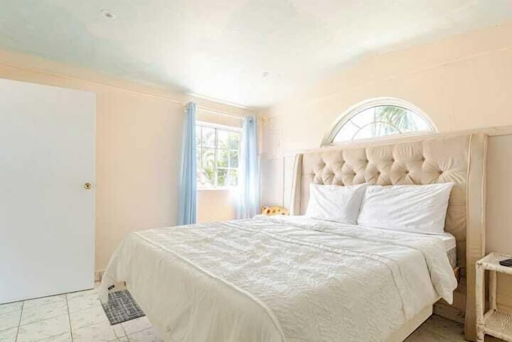 Basic Double Room, 1 Queen Bed photo 3