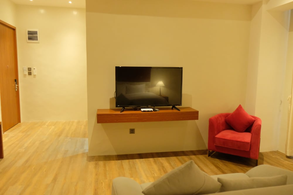 Premier Suite - Photo 5