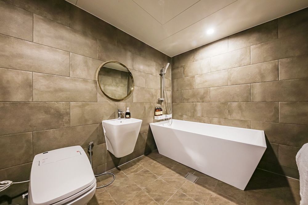 Deluxe Double Room - Photo 8