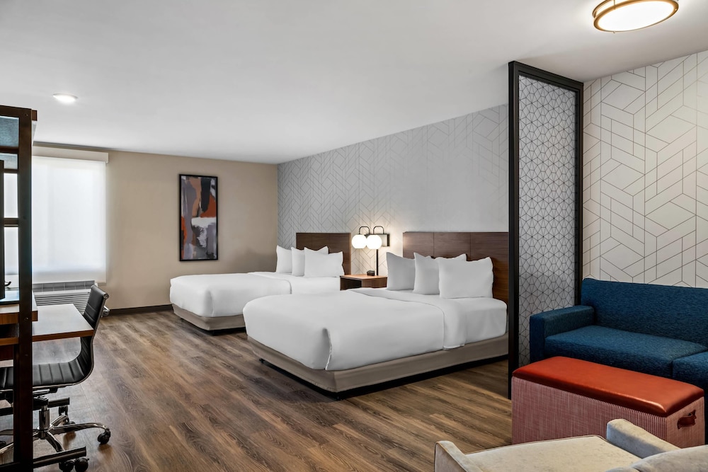 Suite, 2 Queen Beds, Accessible, Non Smoking photo 2
