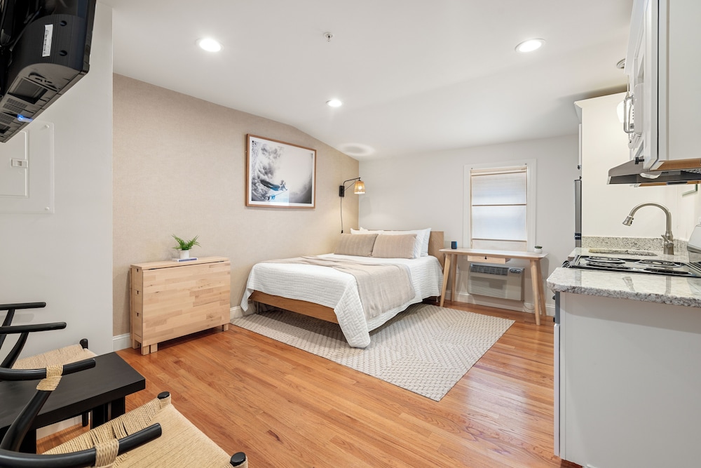 Deluxe Studio Suite