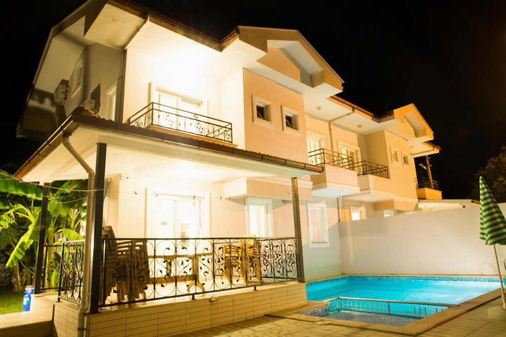 Villa photo 2