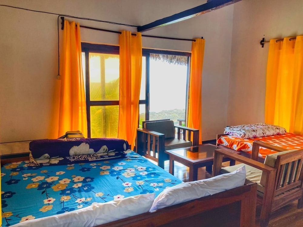 Classic Double or Twin Room, Beach View photo 2