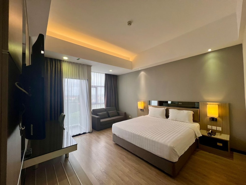 Deluxe Room, 1 King Bed - Photo 1