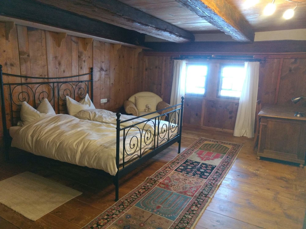 House, 5 Bedrooms (incl. laundry & cleaning fee) photo 1