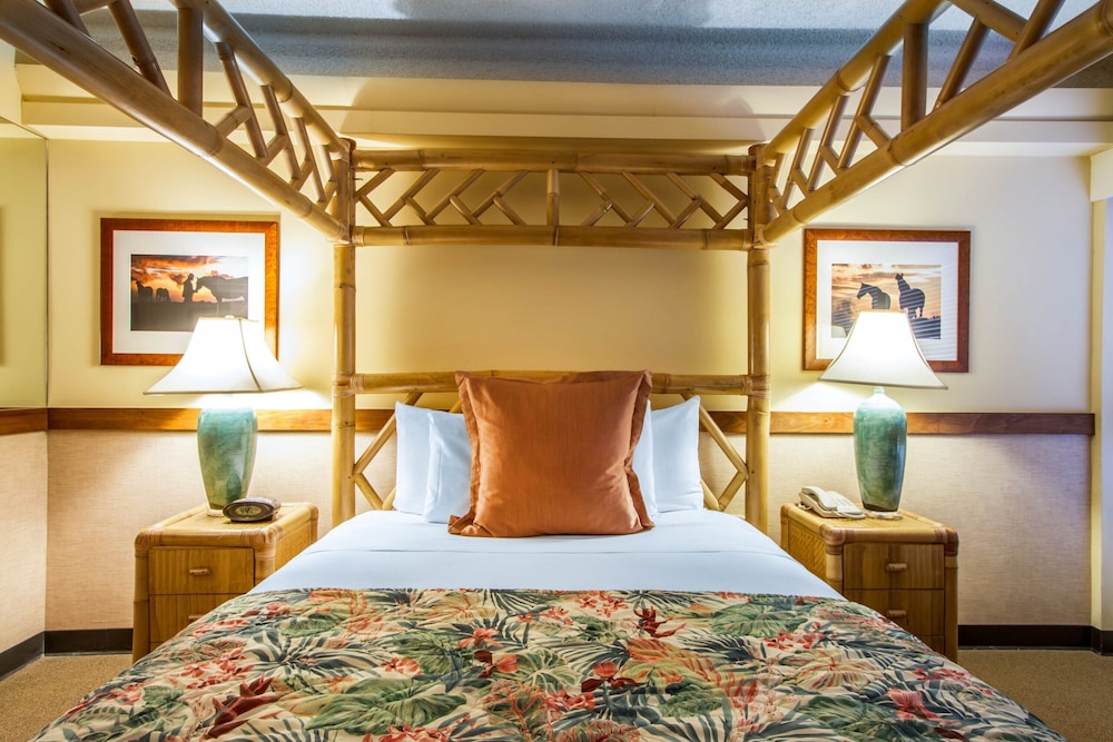 Room, 1 Queen Bed, City View - Photo 5