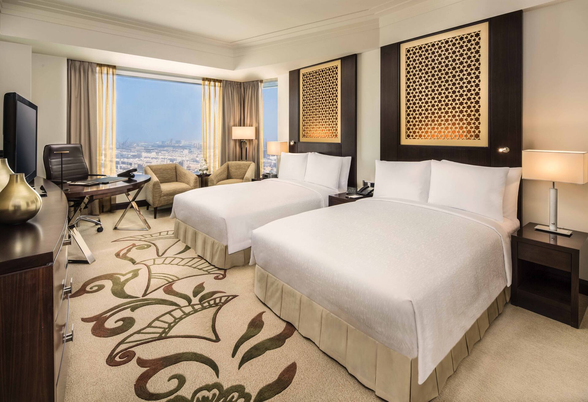 Two Double Bed Deluxe Room - Sea View photo 3