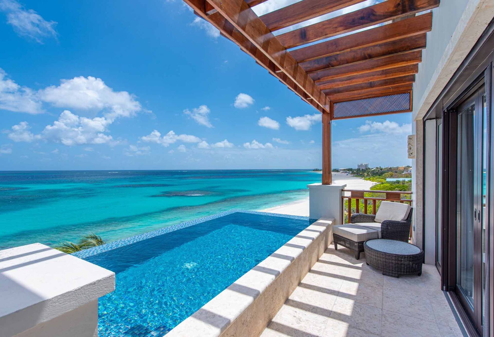 Beachfront Pres Suite 2 Bedroom Pool/kitchen
