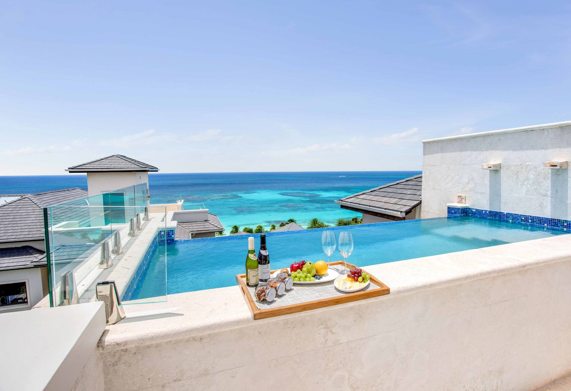 Ocean View Penthouse 3 Bedroom Kitchen/pool