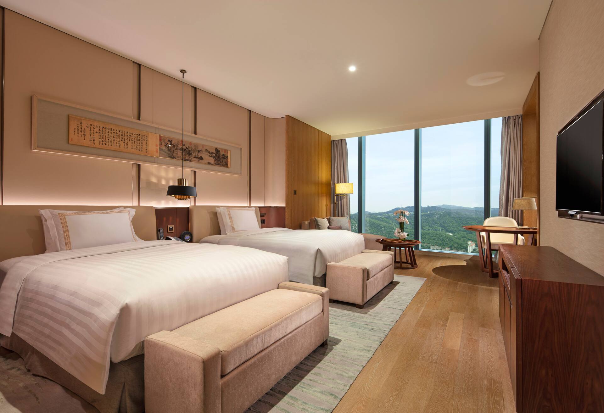 2 Queen Beds Premier City Attractions View