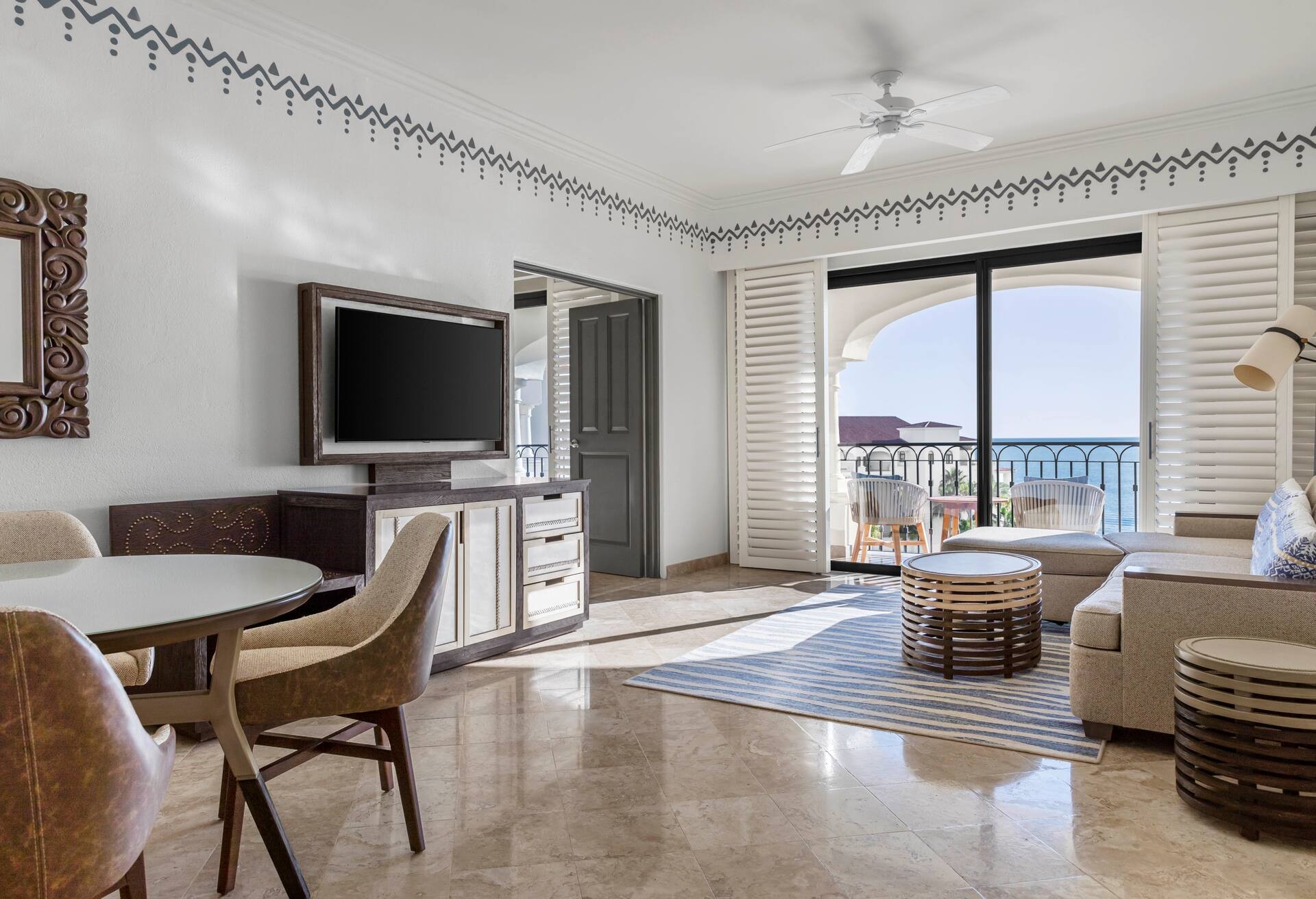 Deluxe Room, 1 King Bed, Accessible, Ocean View thumbnail 5