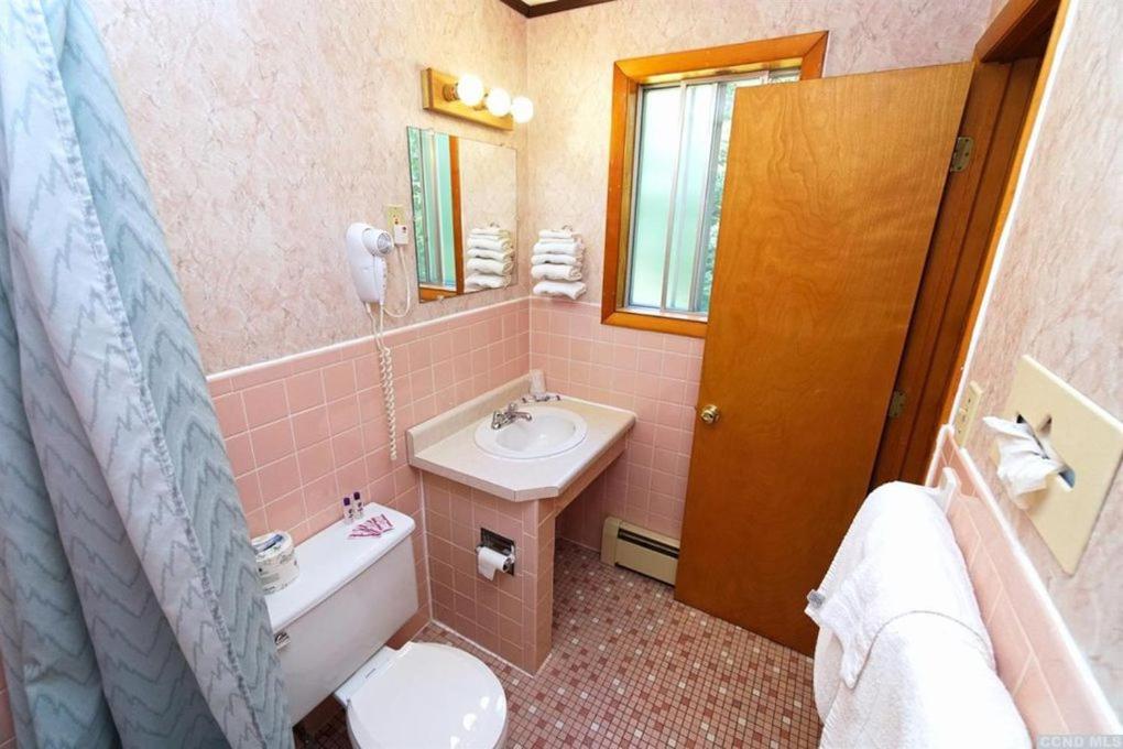 Queen Room photo 2