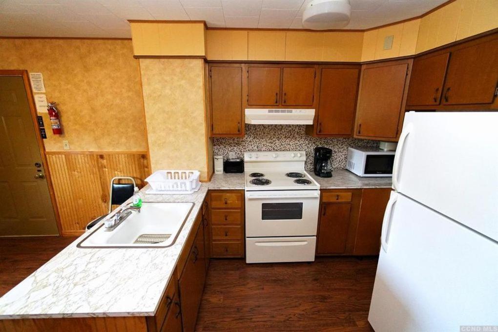 Two-Bedroom Suite photo 2