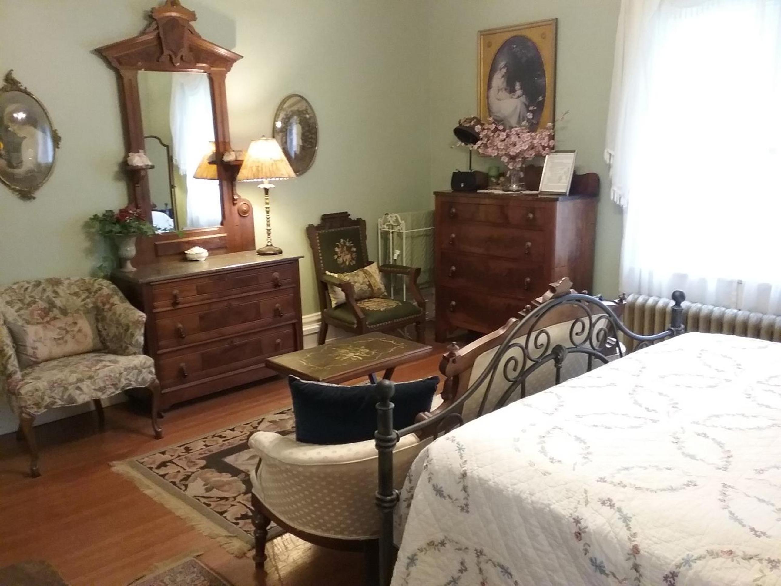 Family Room with Bathroom photo 3