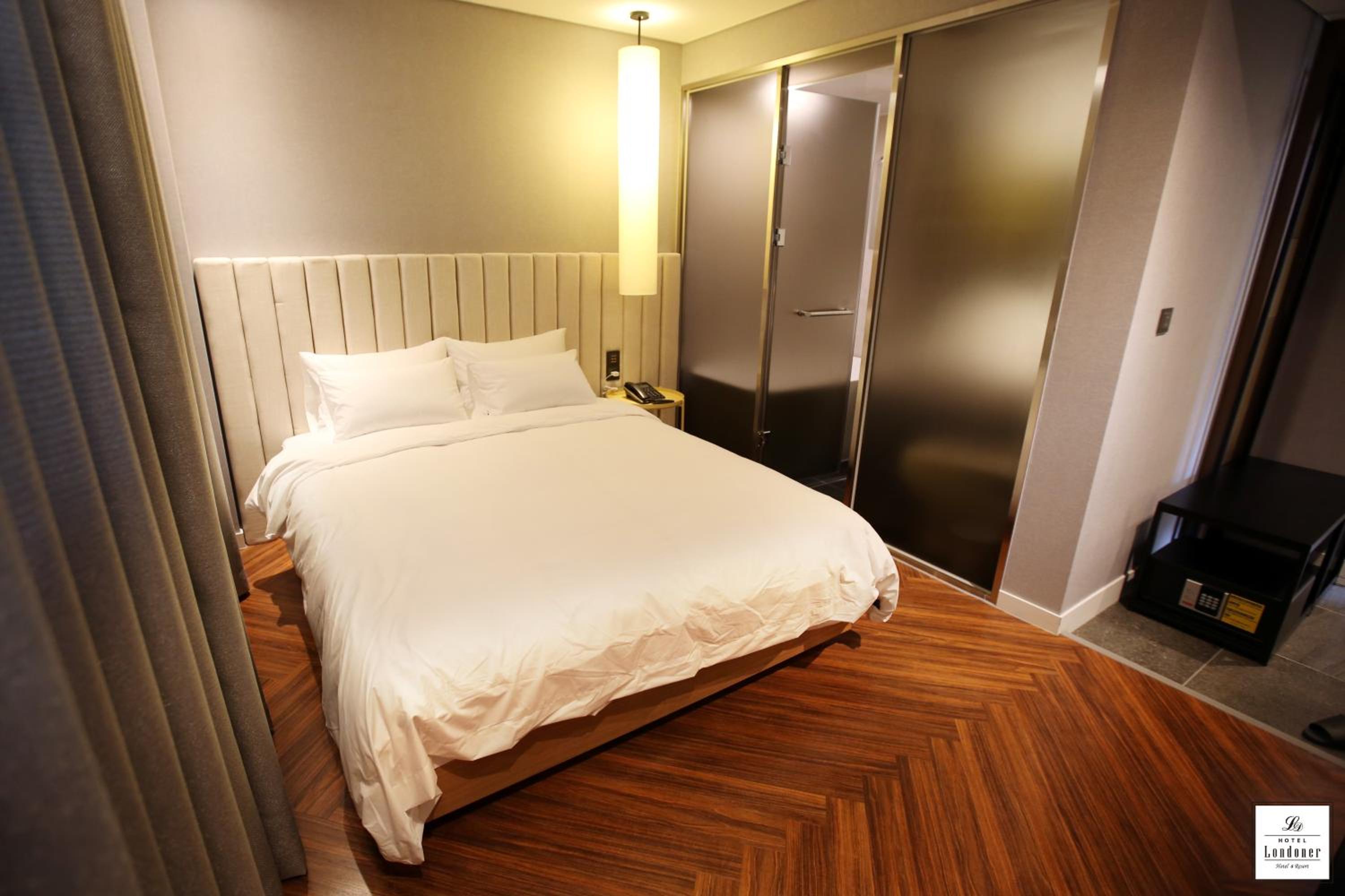 Standard Double Room - Photo 7