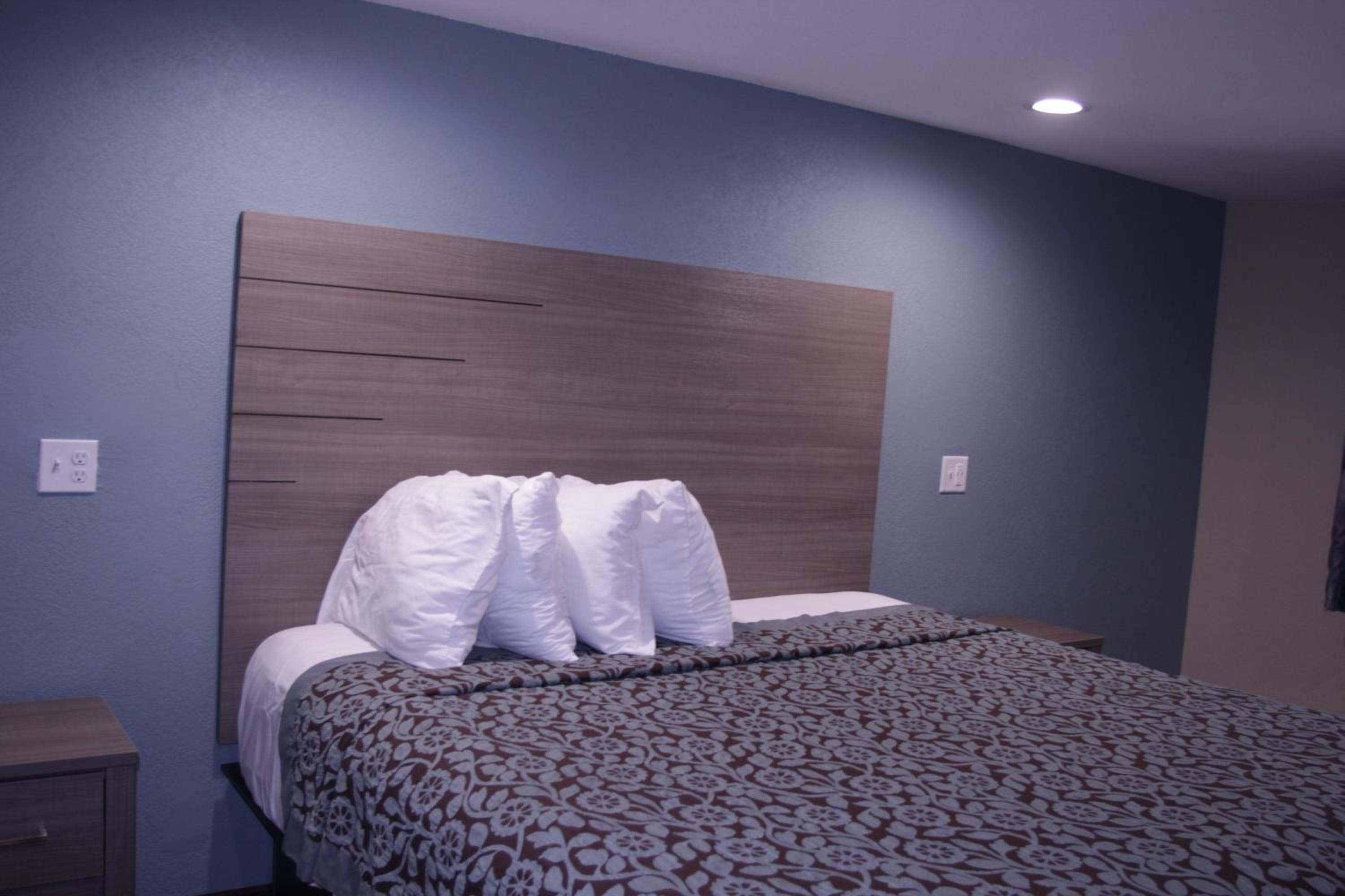 King Room - Non-Smoking - Photo 1