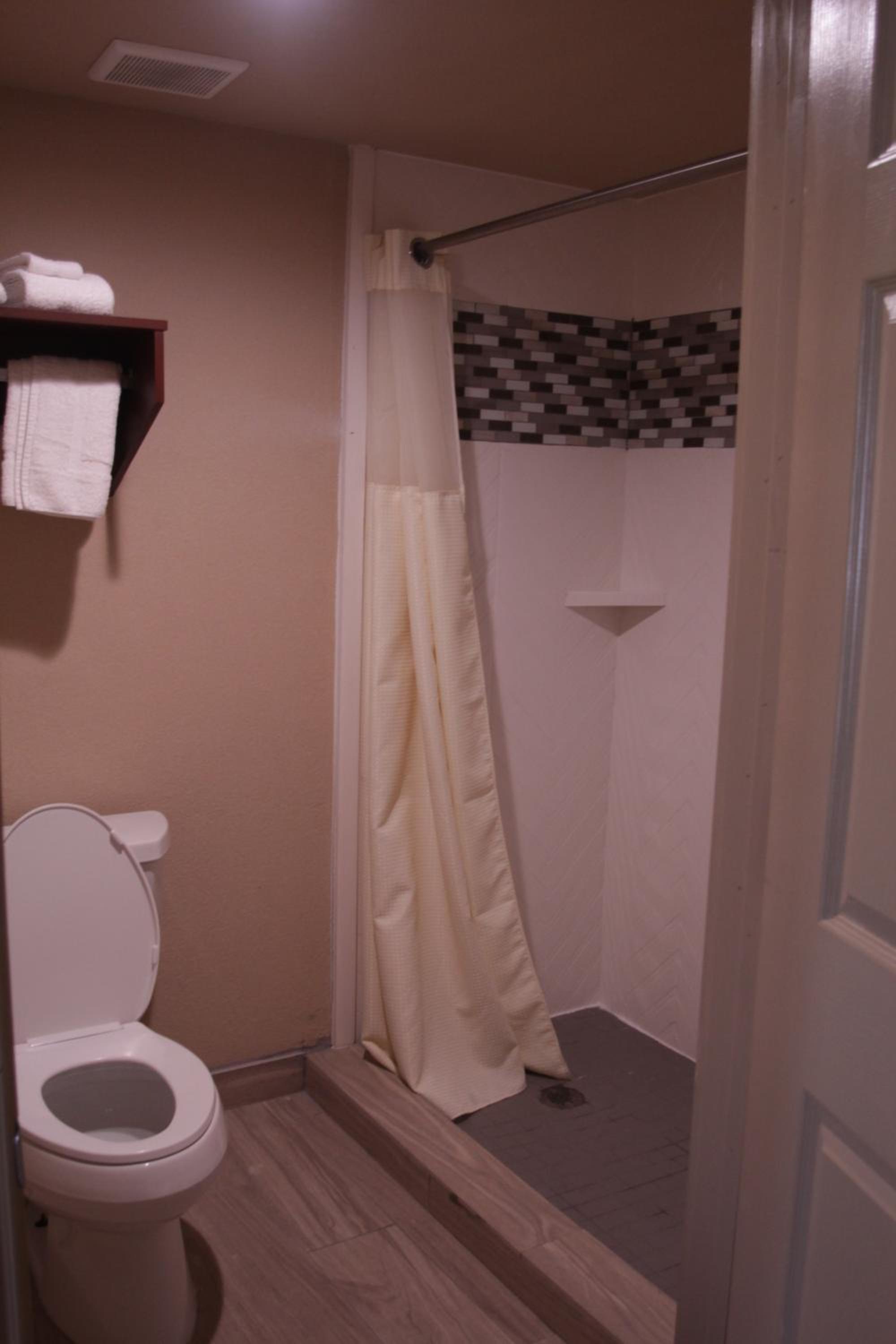 King Room - Non-Smoking - Photo 10