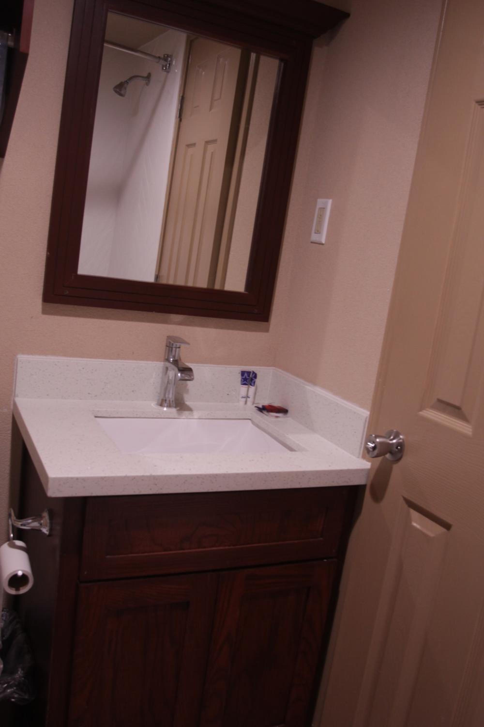 King Room with Kitchen - Photo 6