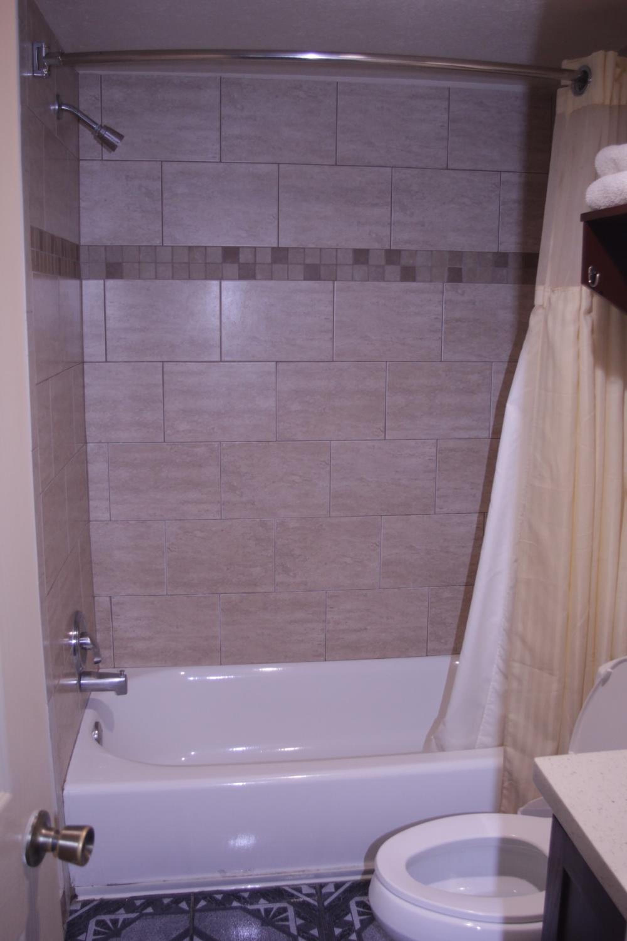 Queen Room with Two Queen Beds with Kitchen - Photo 4