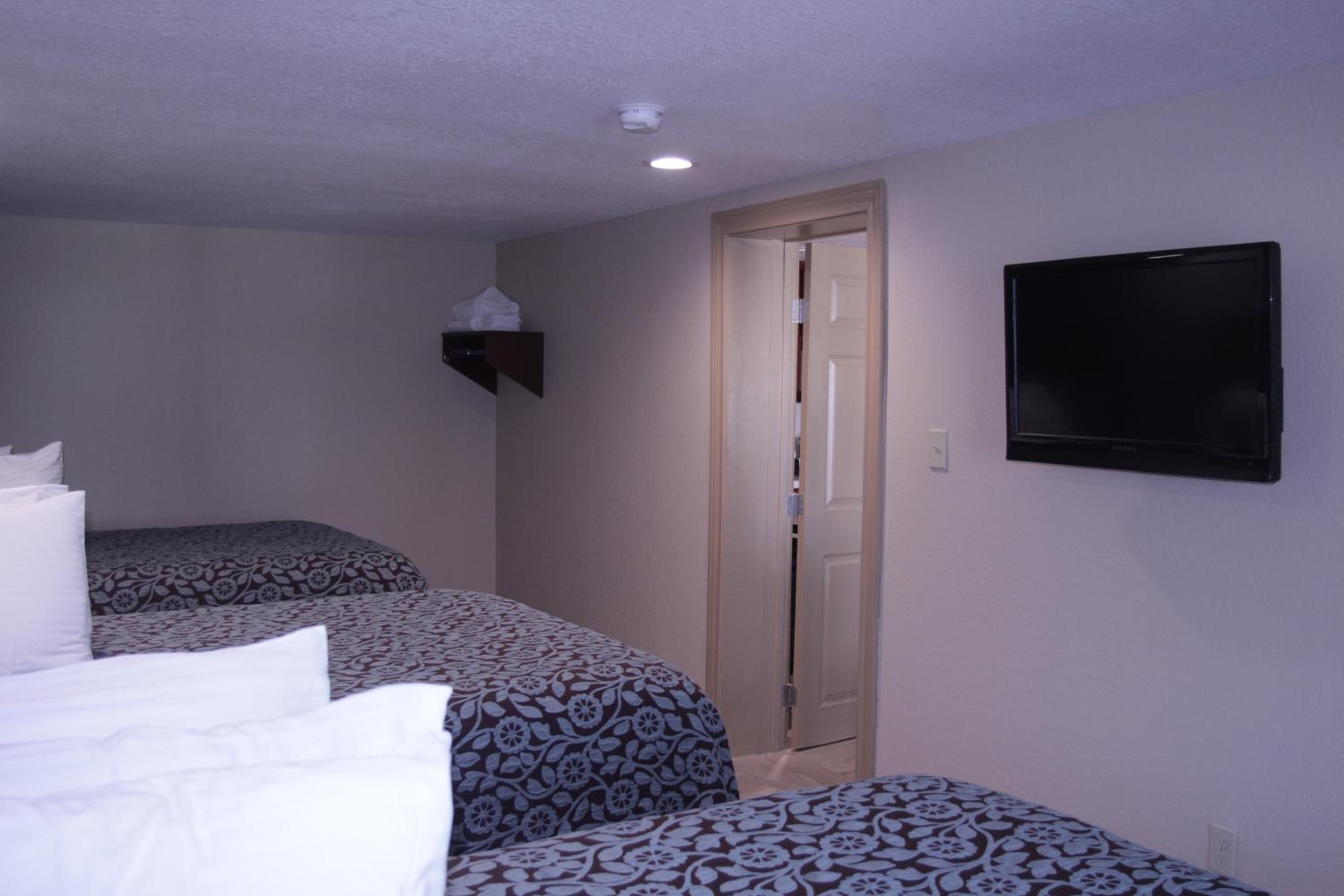 Two-Bedroom Suite - Photo 8