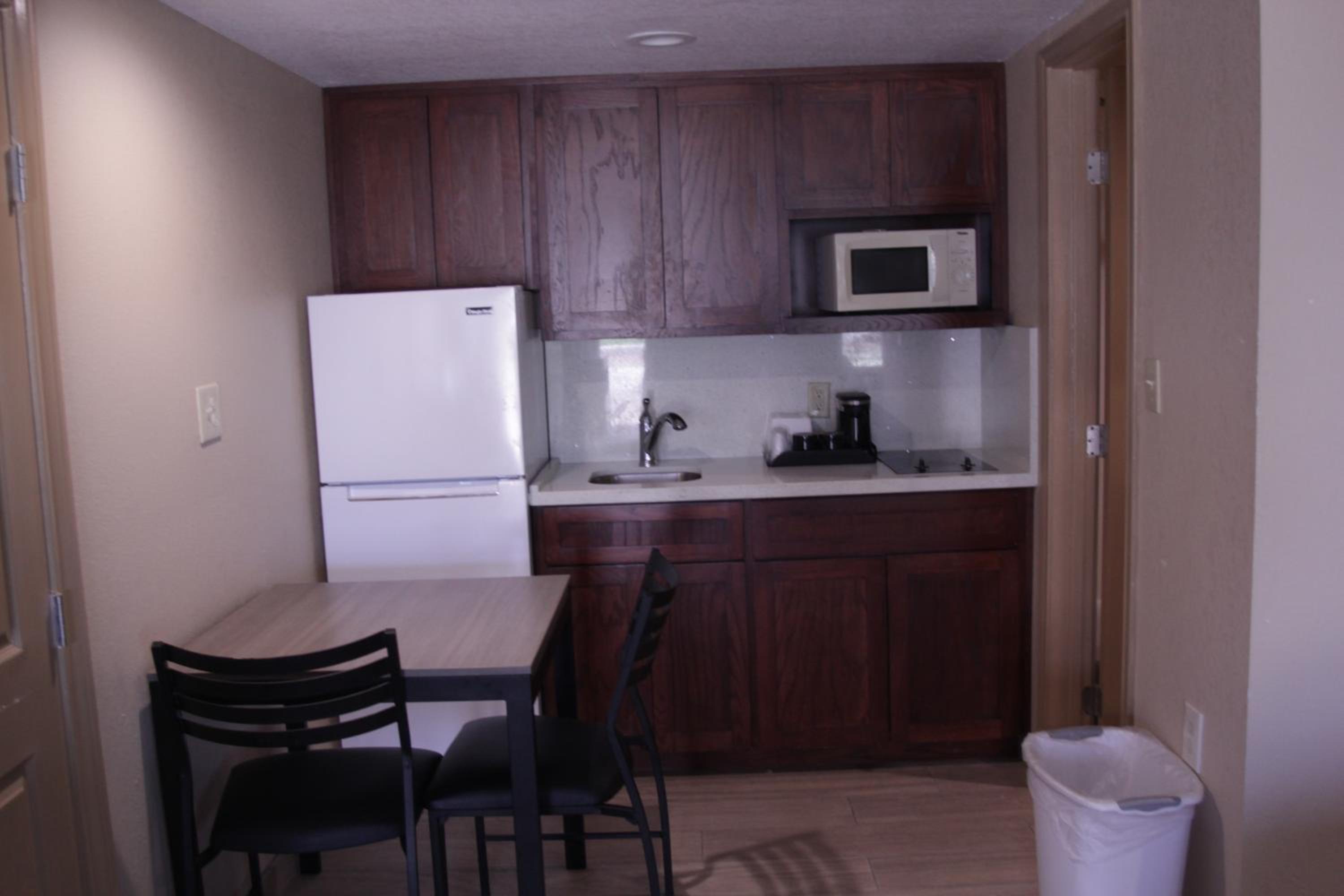 Two-Bedroom Suite - Photo 7