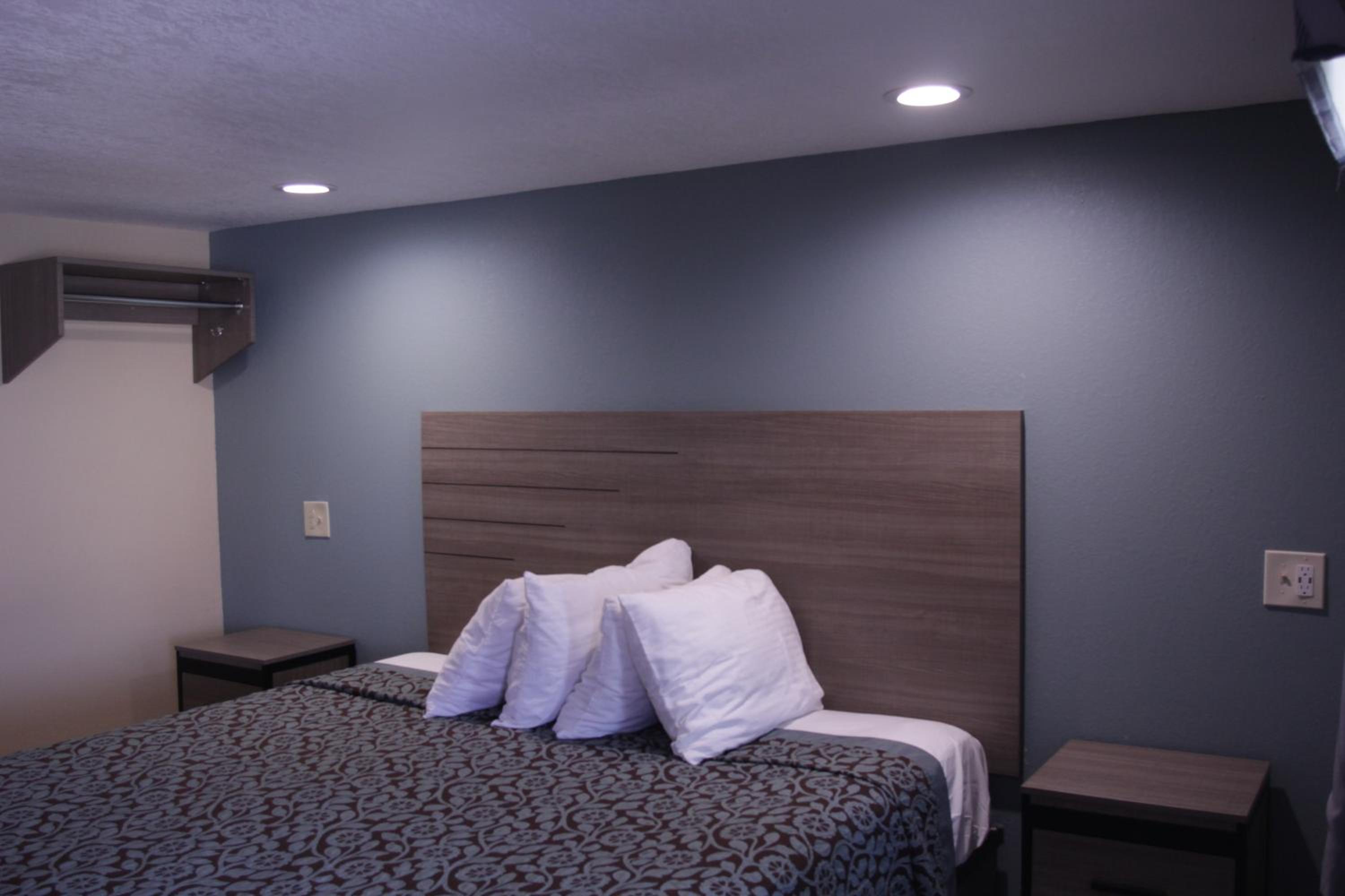 Two-Bedroom Suite - Photo 3
