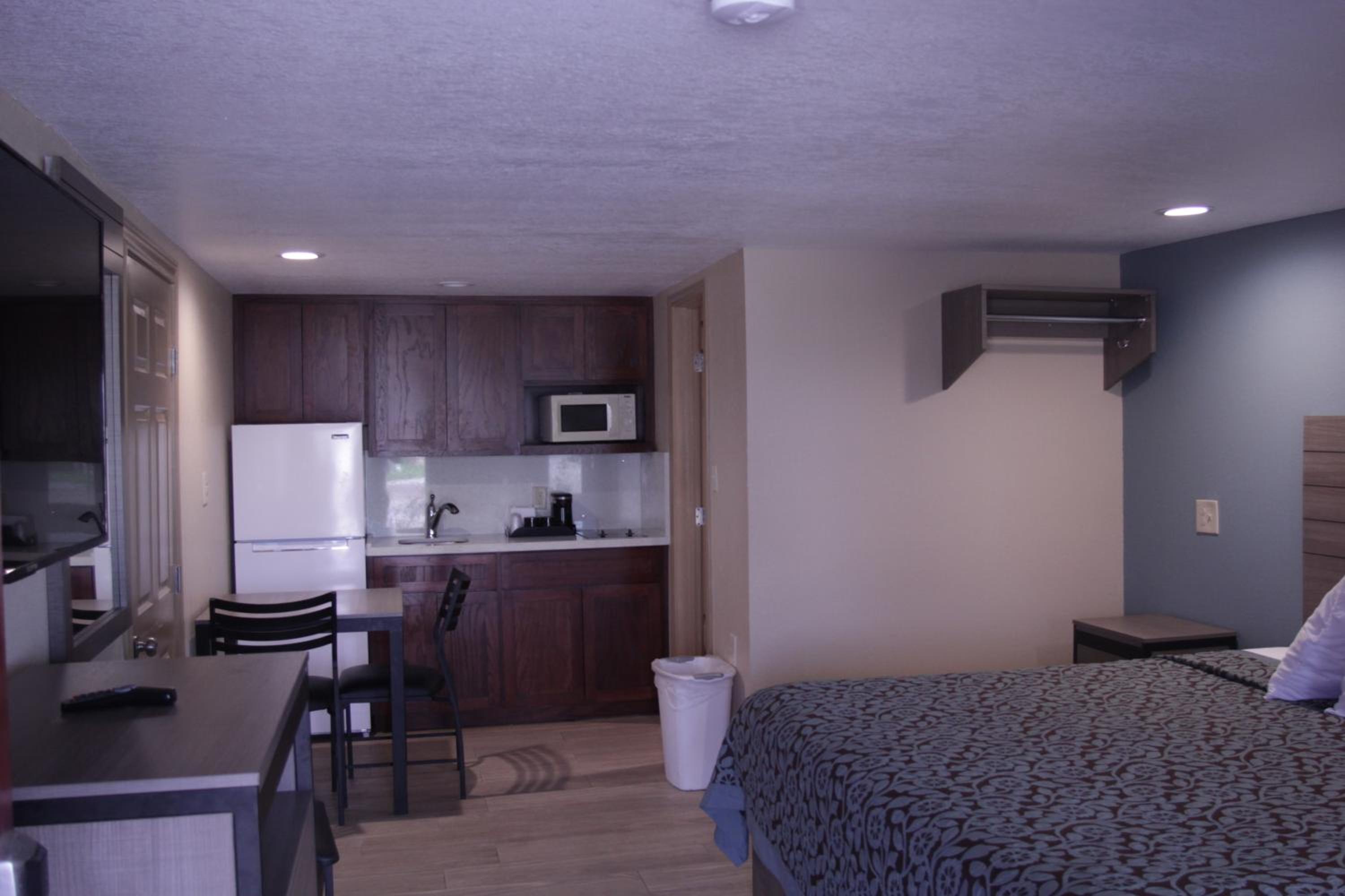 Two-Bedroom Suite - Photo 2