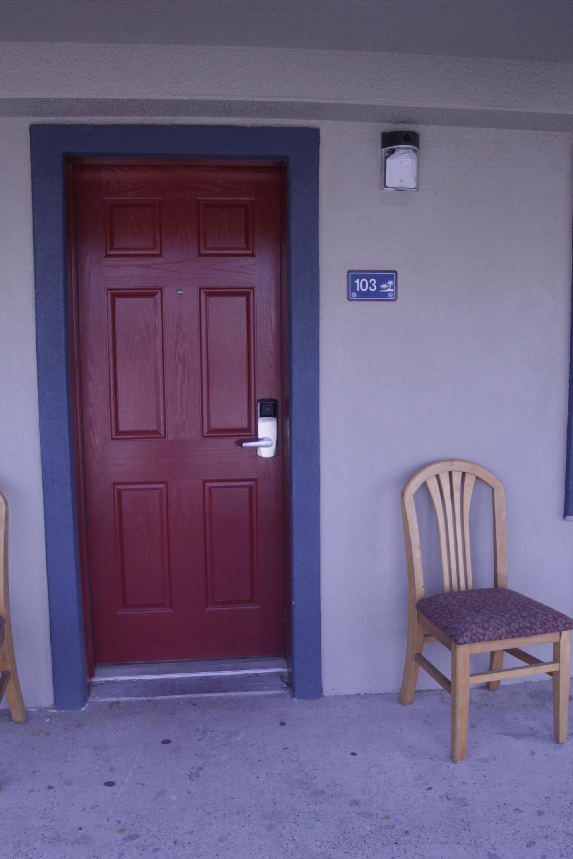 Two-Bedroom Suite - Photo 4