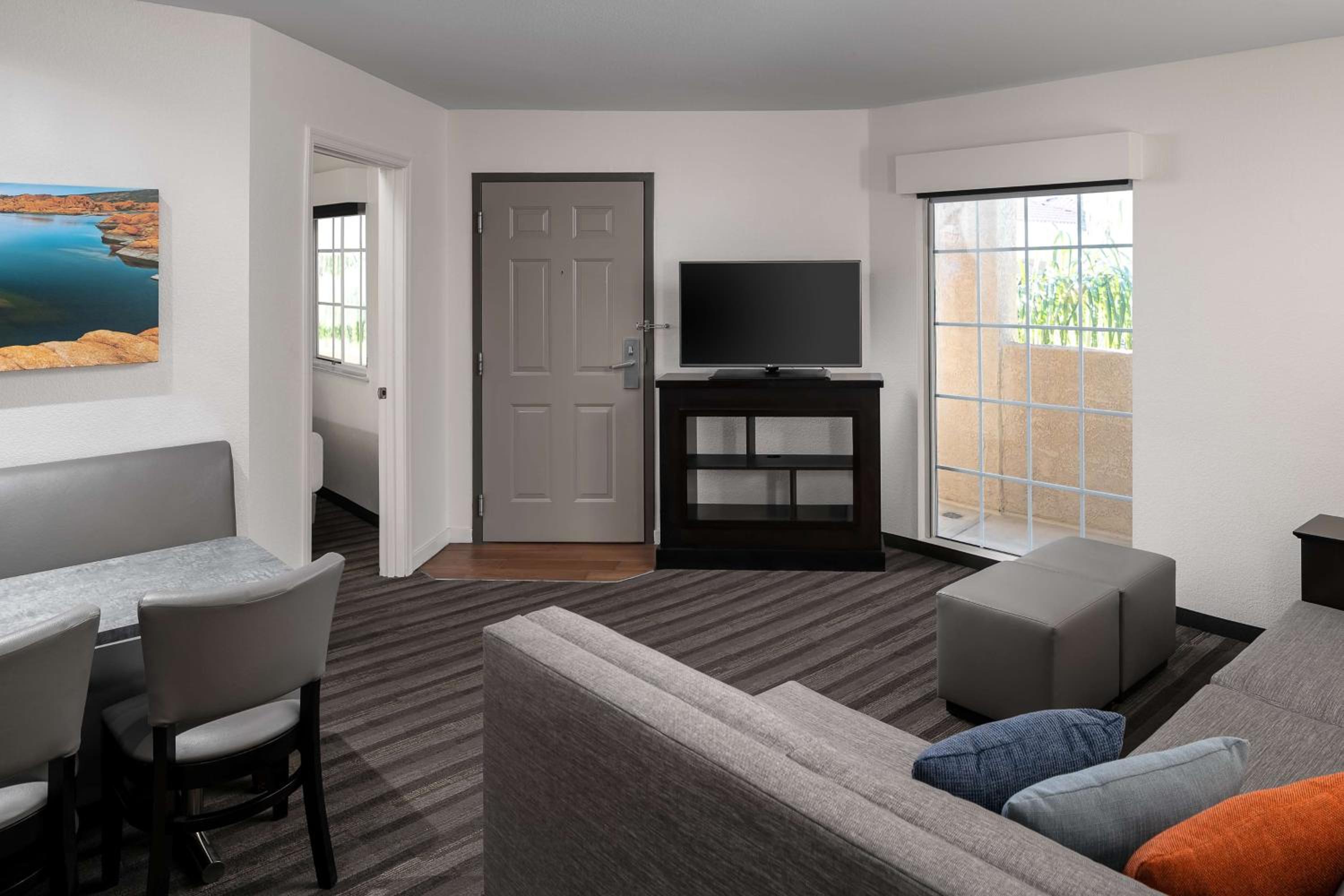 Two-Bedroom Suite - Photo 5