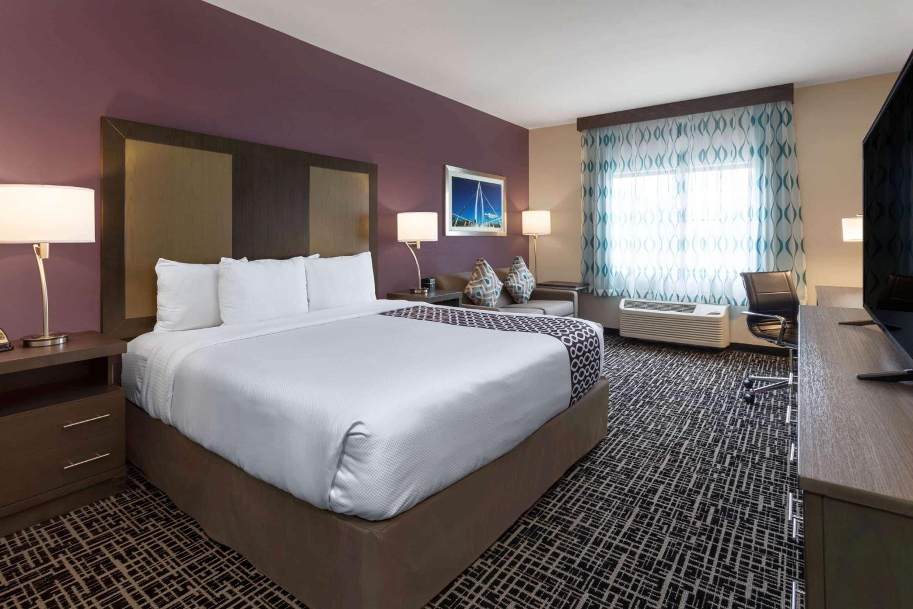 Executive King Room - Mobility Access/Non-Smoking - Photo 2