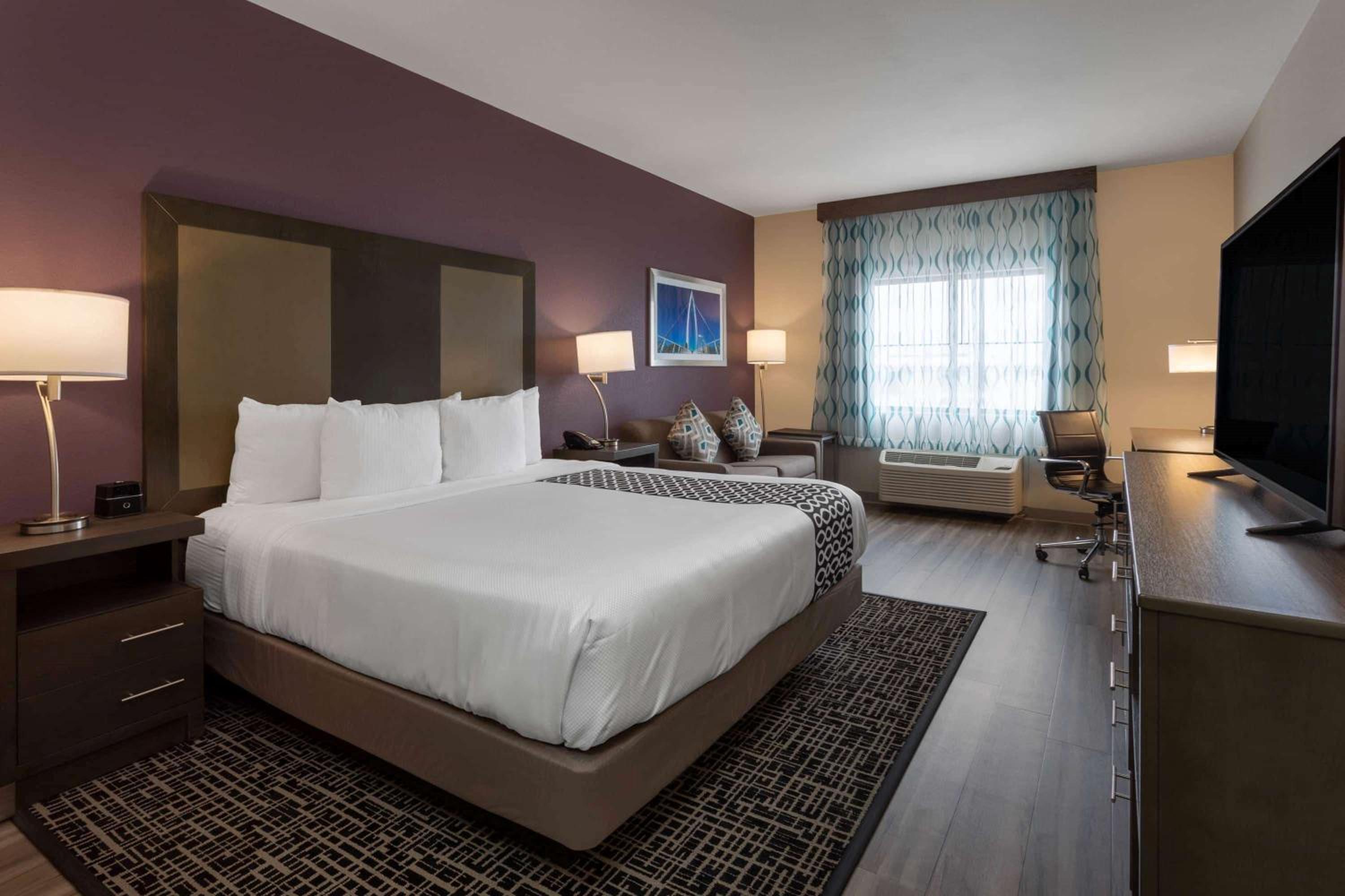 Executive King Room - Photo 2