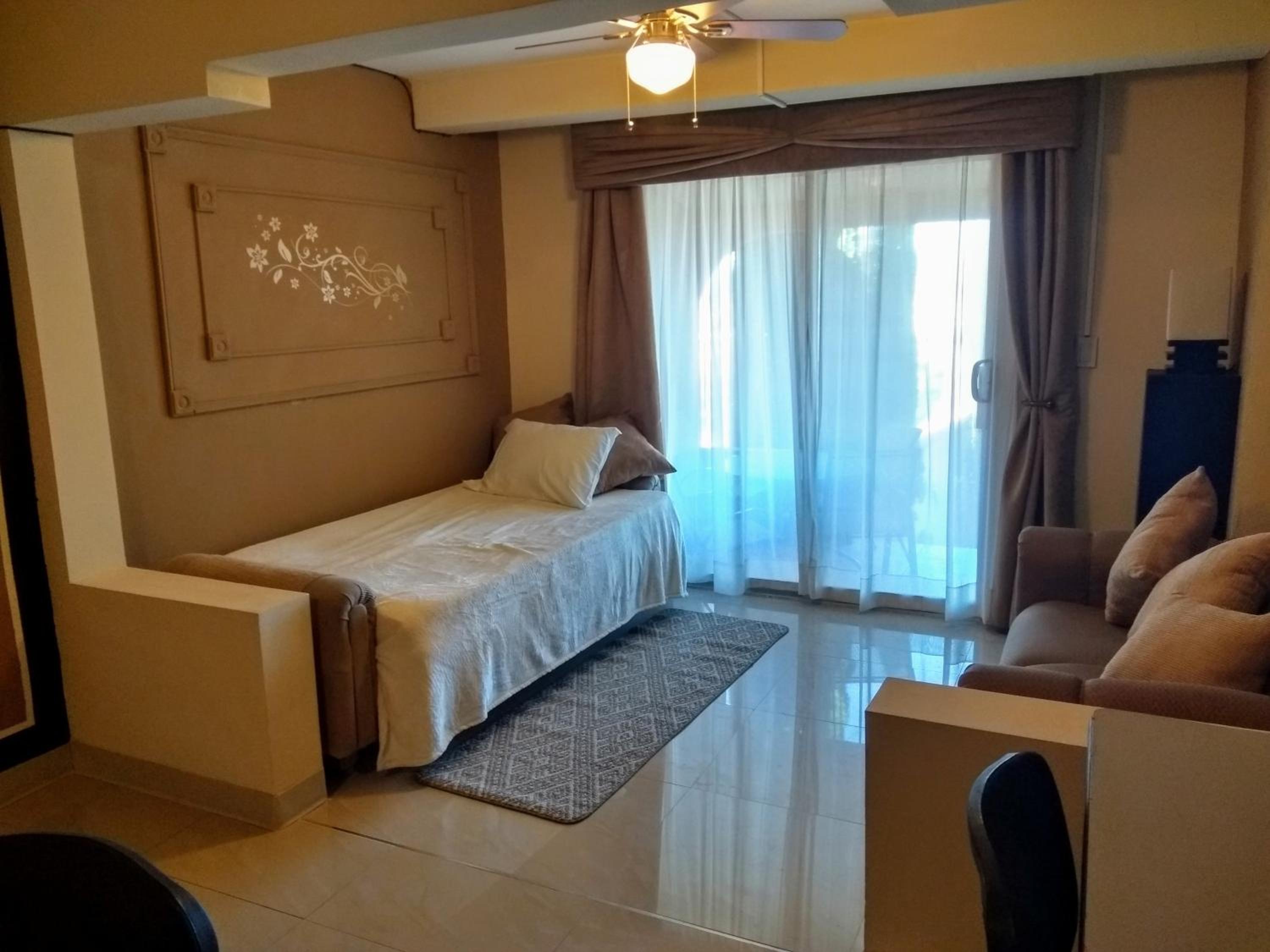 Apartment with Terrace - Photo 8