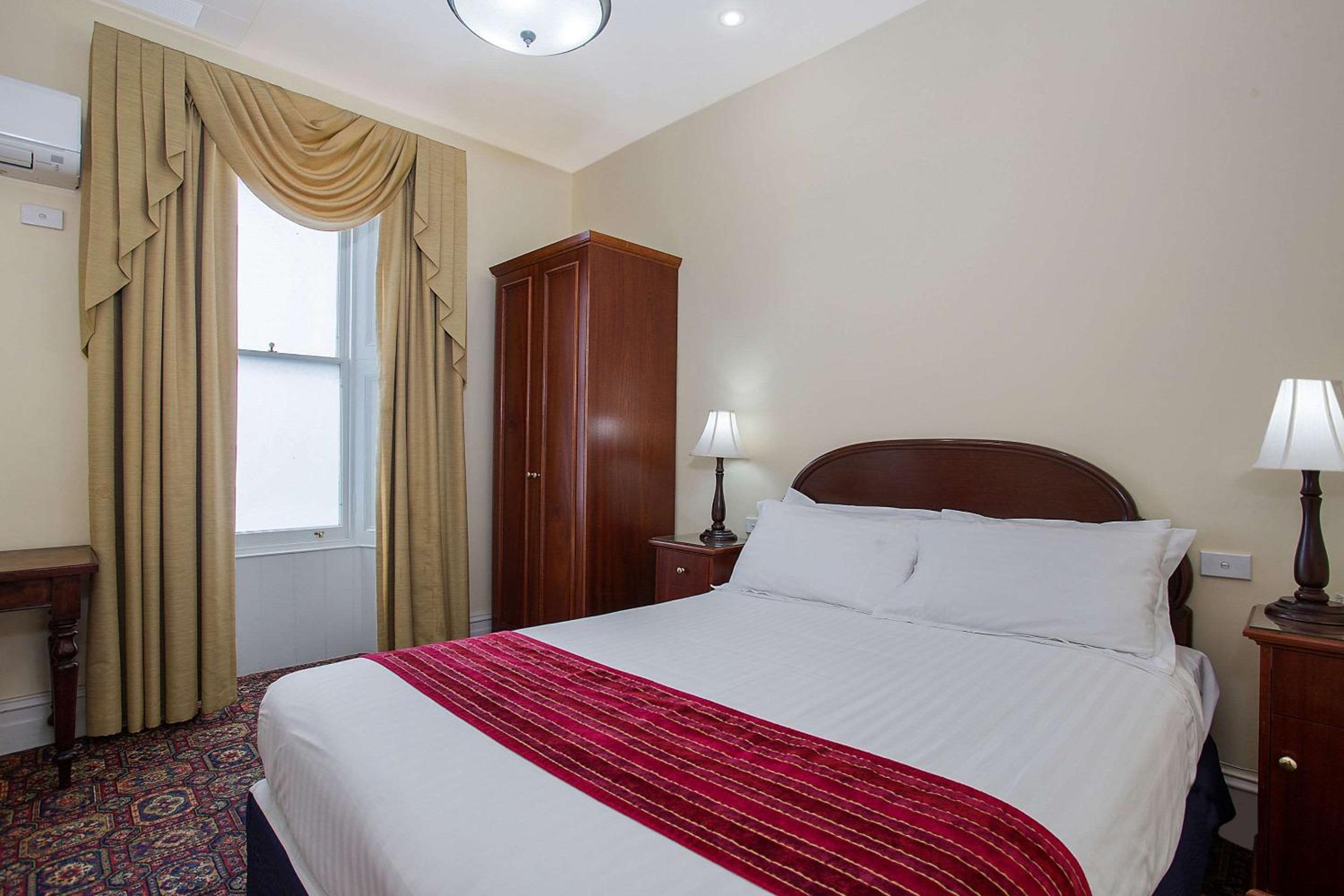Queen Room - Non-Smoking - Photo 1