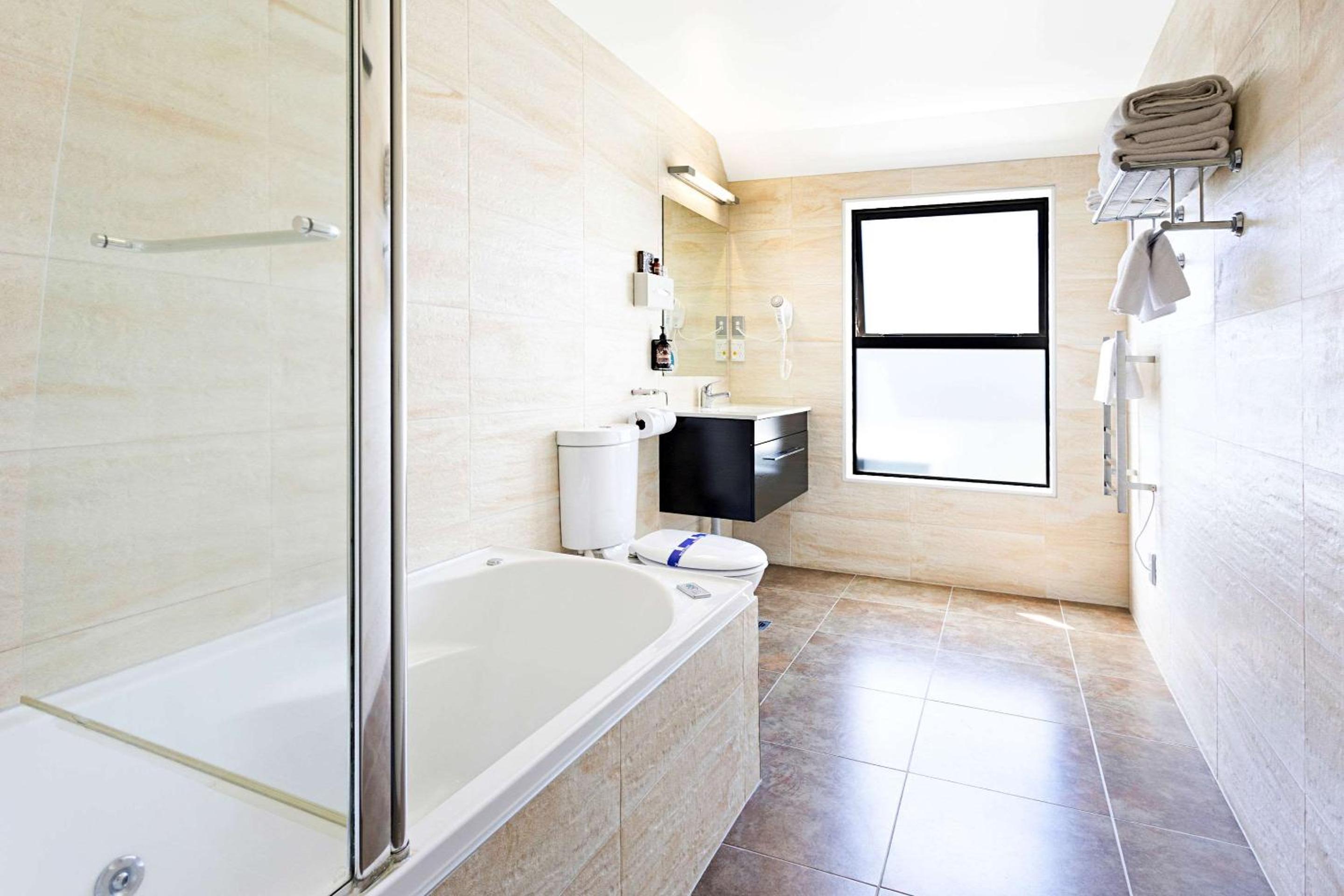 Executive Suite with Spa Bath - Photo 6