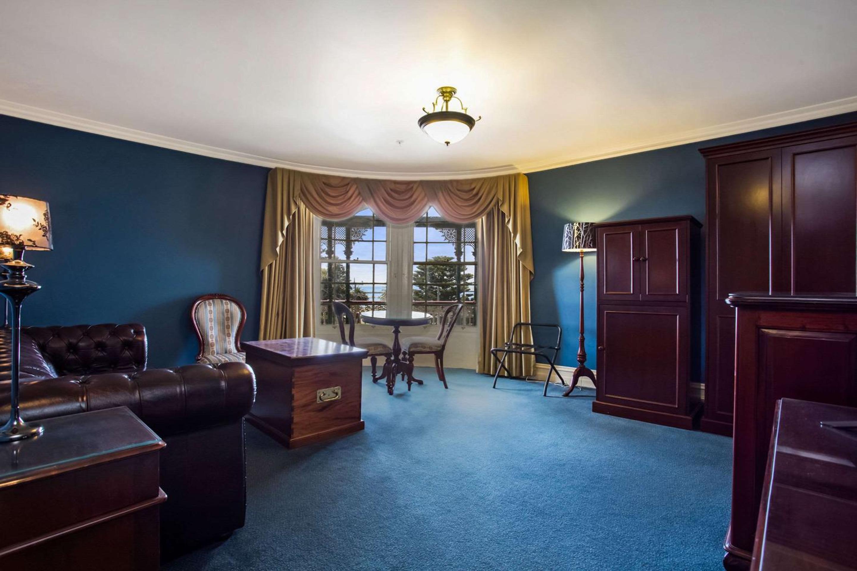 Executive Suite - Photo 1
