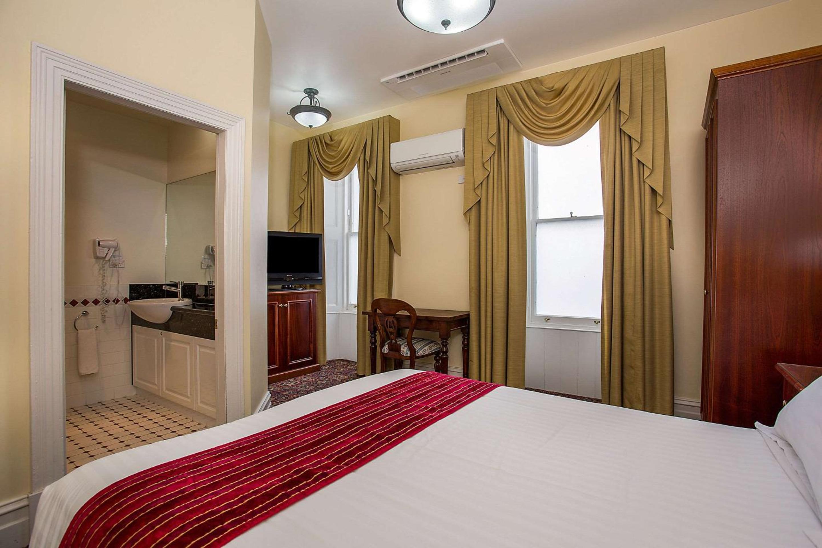 Queen Room - Non-Smoking - Photo 2