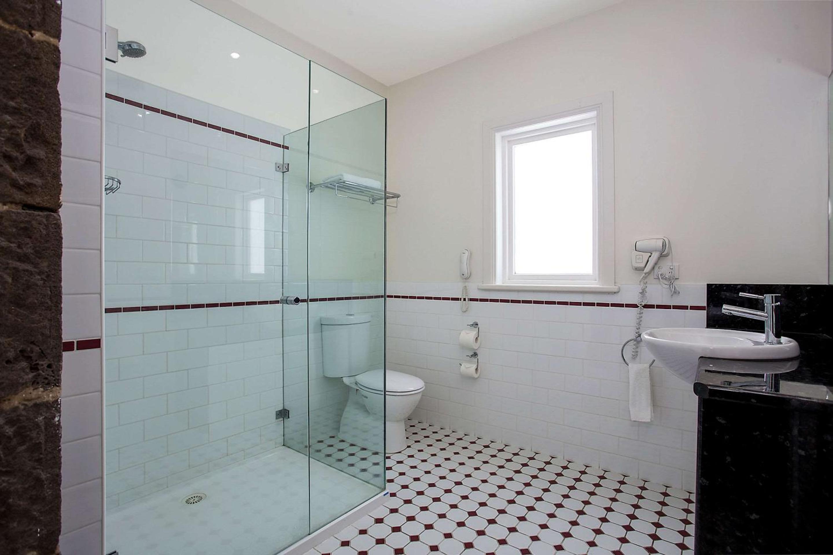 King Suite - Photo 3