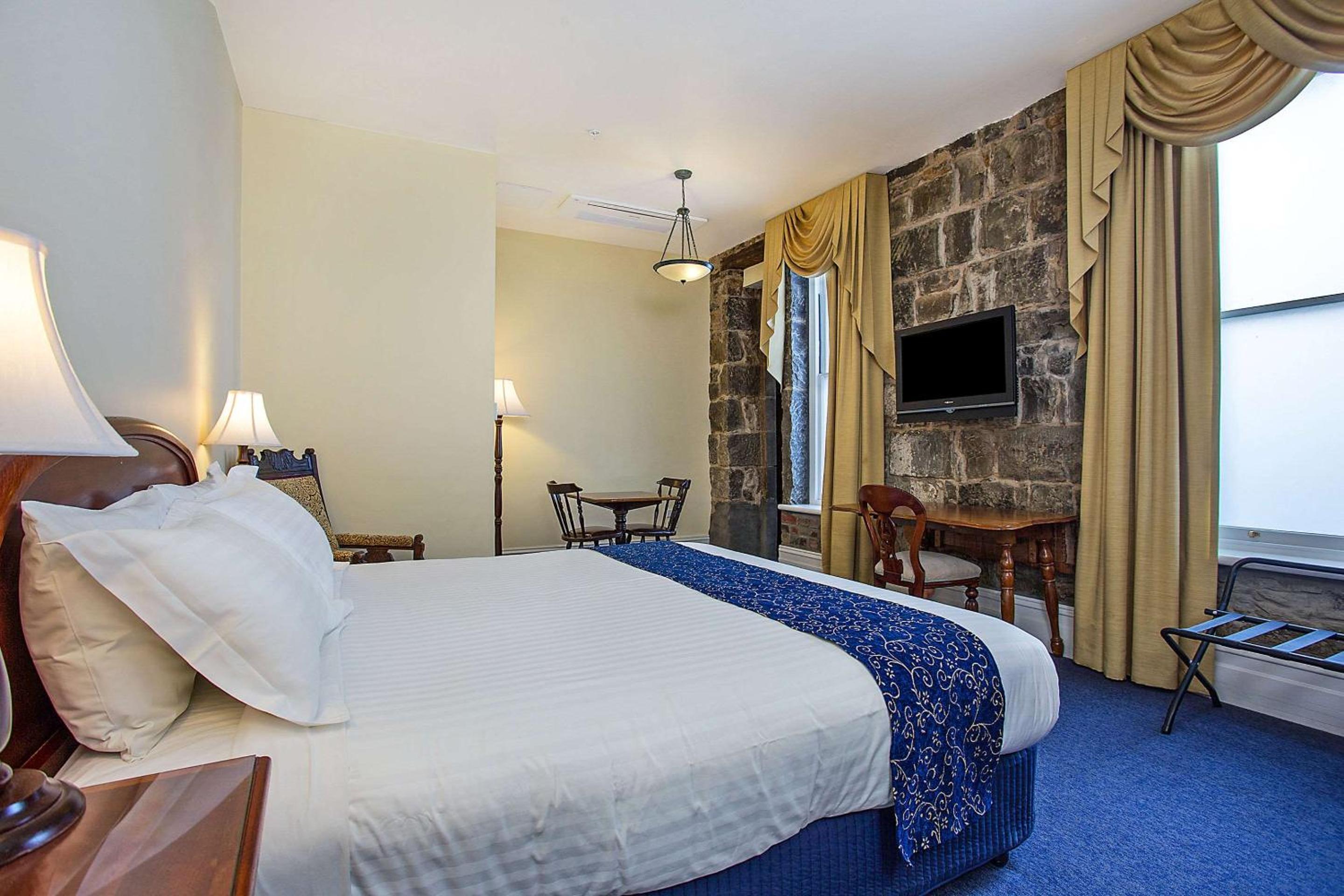 King Suite - Photo 2