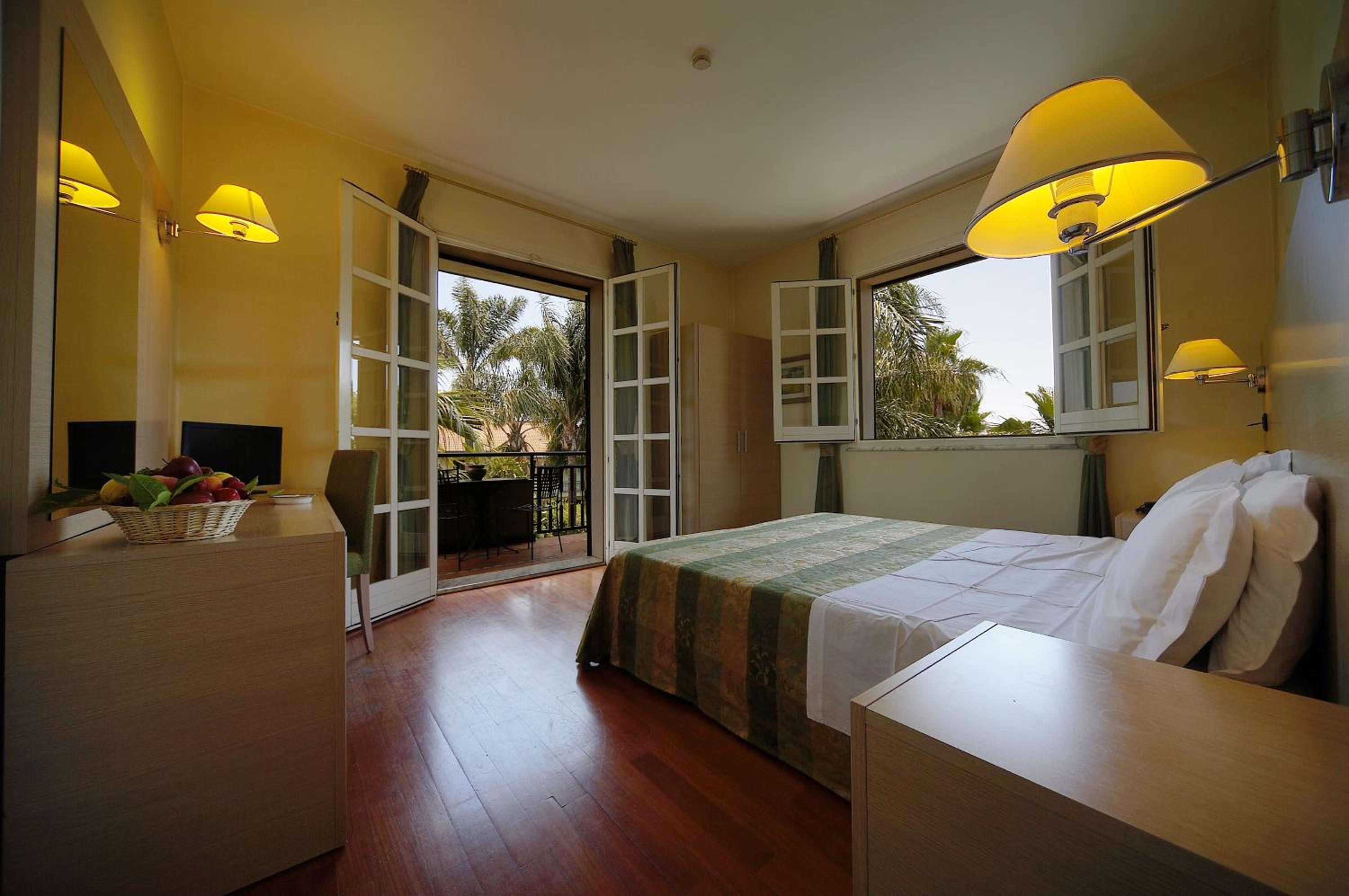 Double or Twin Room with Balcony - Photo 6
