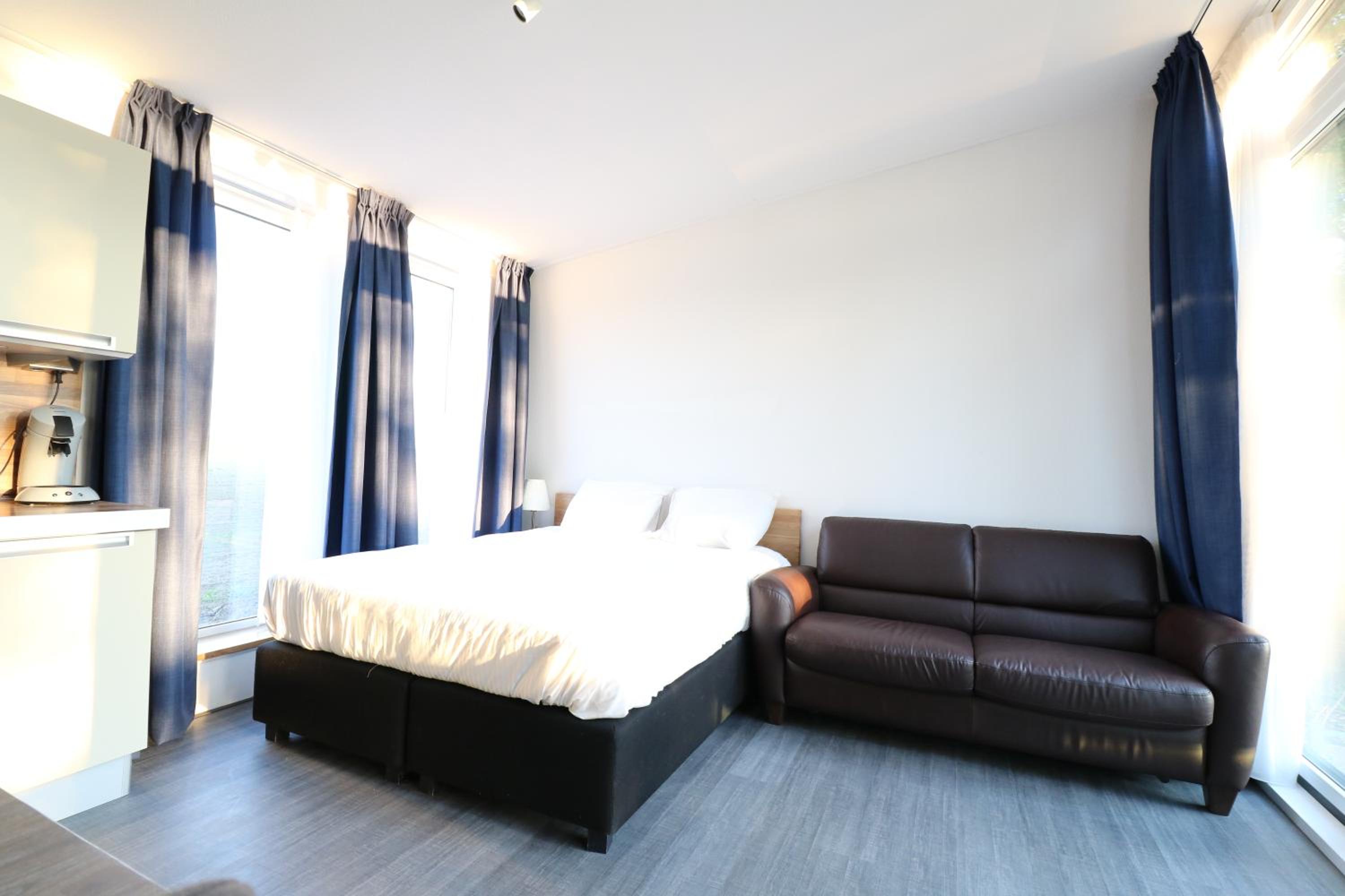 Studio Apartment photo 1