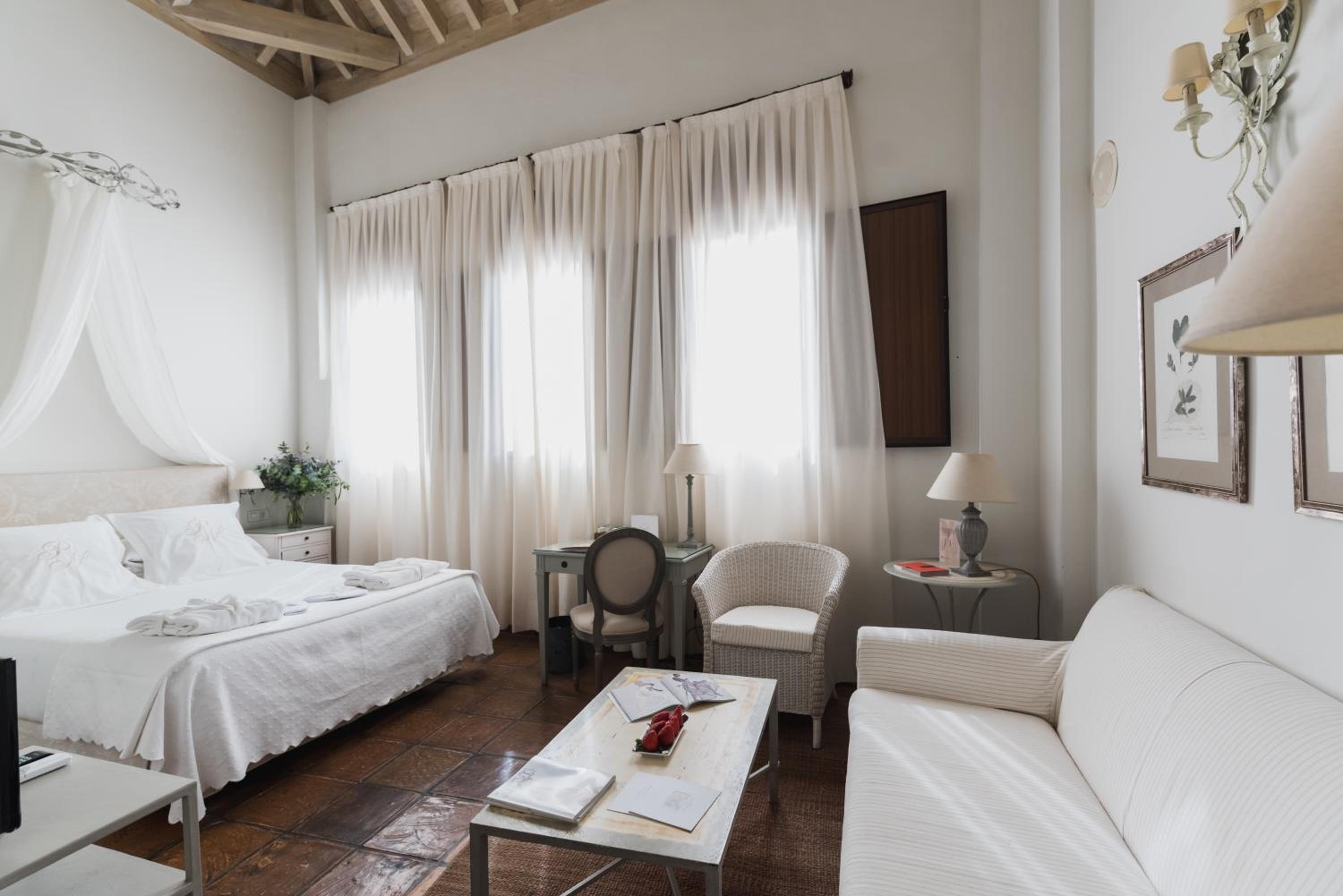 Premium Double Room - Photo 7